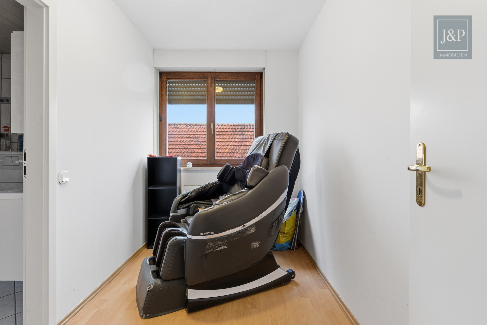 Großzügiges Wohnhaus mit vielseitigen Nutzungsmöglichkeiten & Anbau in zentraler Lage - Zimmer