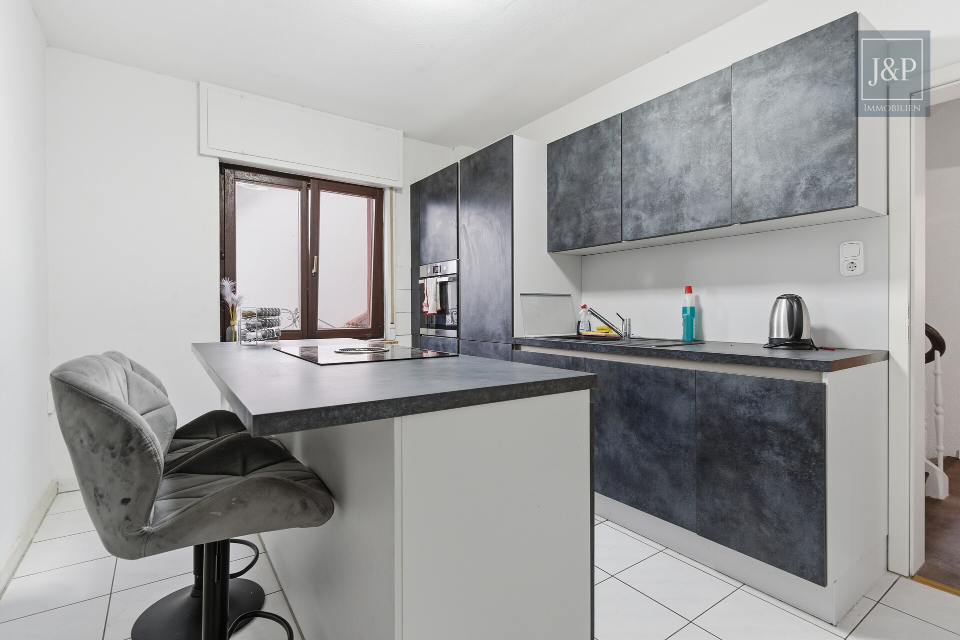 Großzügiges Wohnhaus mit vielseitigen Nutzungsmöglichkeiten & Anbau in zentraler Lage - Küche 2. Wohnung