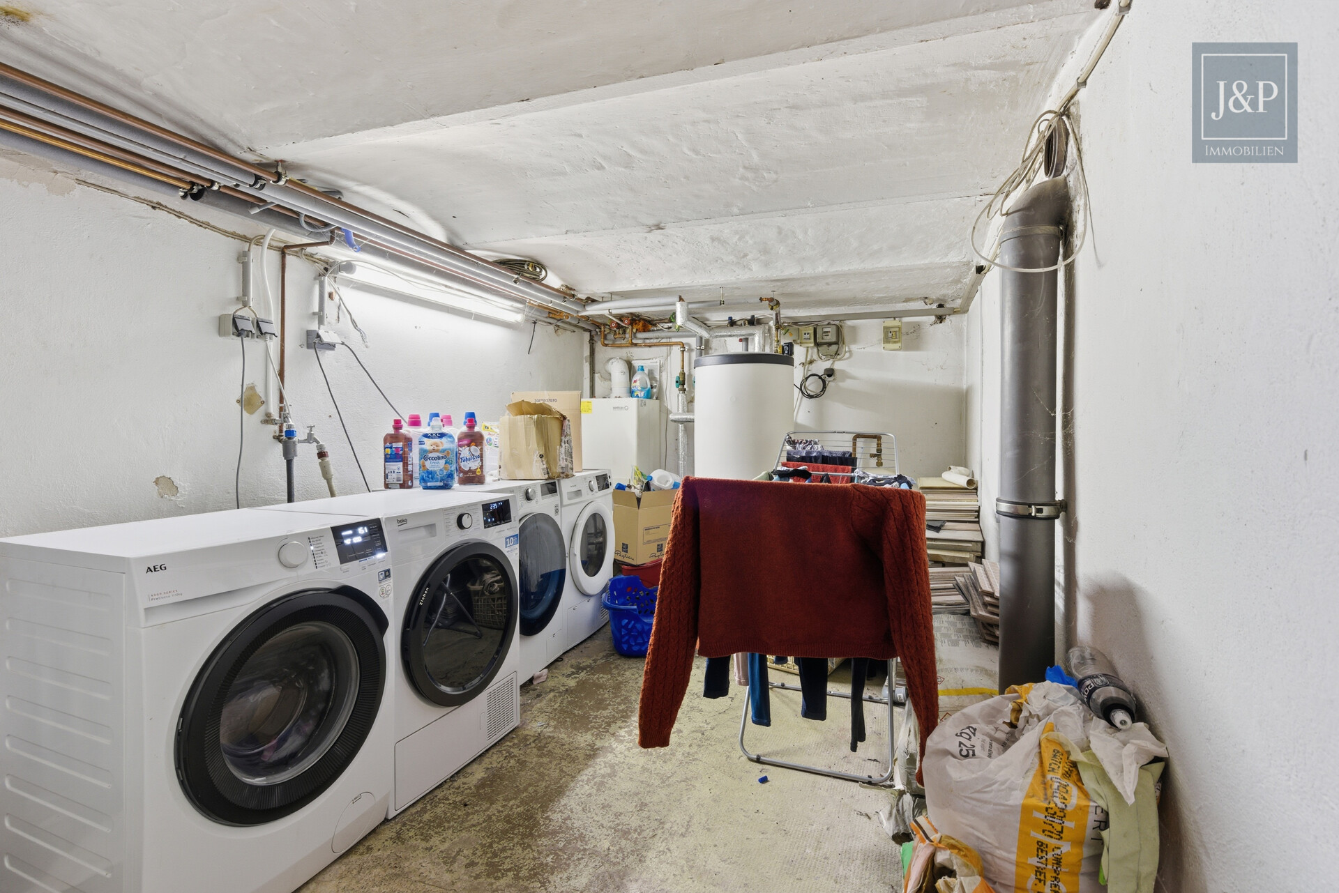 Großzügiges Wohnhaus mit vielseitigen Nutzungsmöglichkeiten & Anbau in zentraler Lage - Waschküche