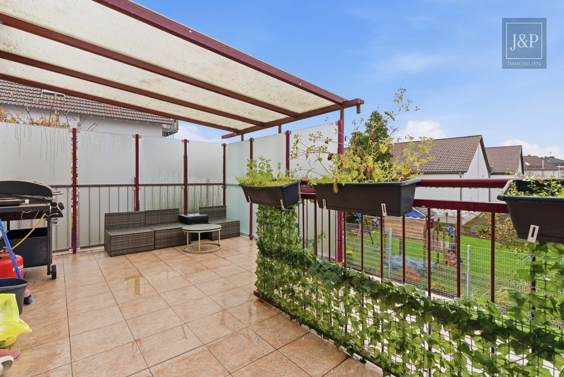 Großzügiges Wohnhaus mit vielseitigen Nutzungsmöglichkeiten & Anbau in zentraler Lage - Balkon