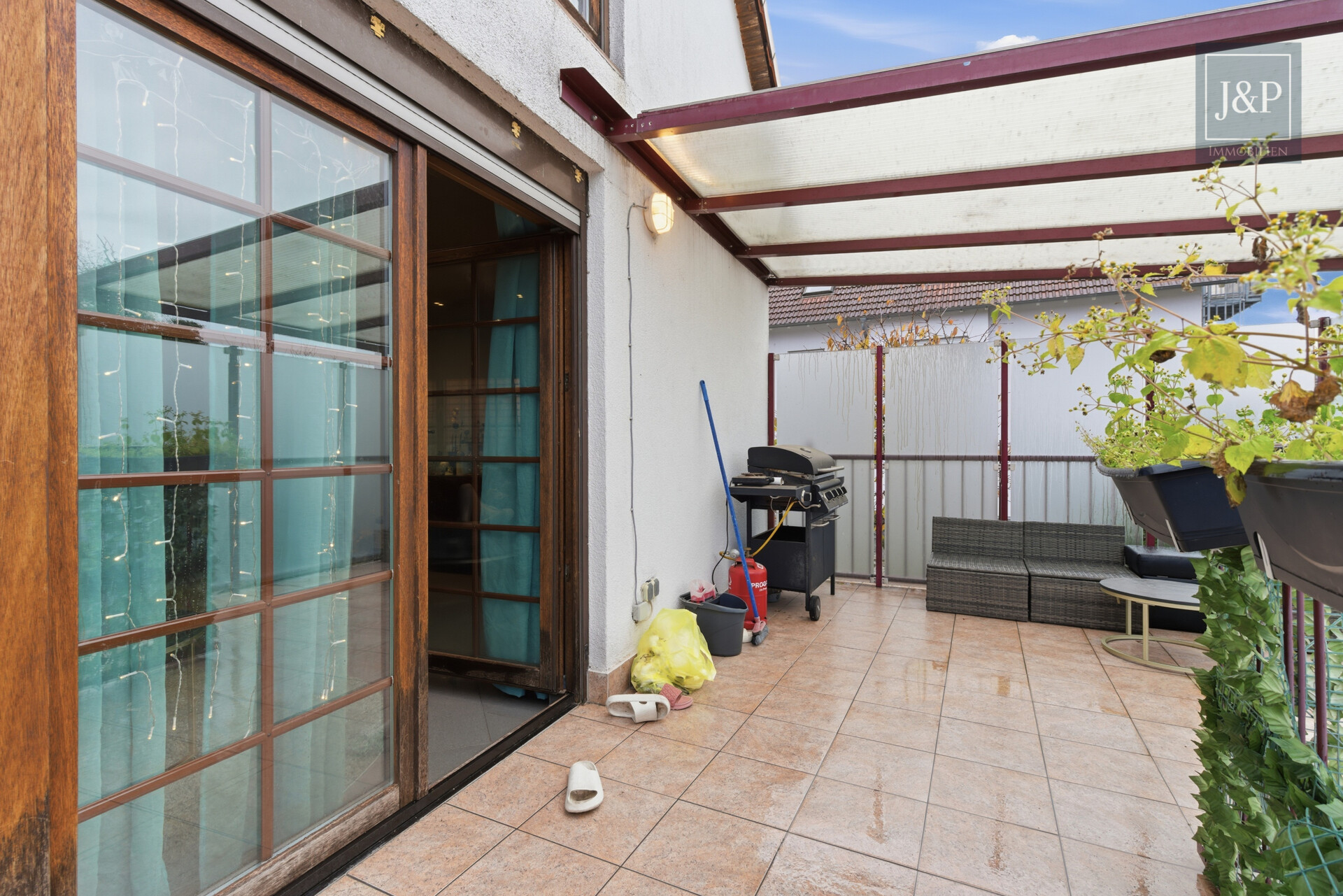 Großzügiges Wohnhaus mit vielseitigen Nutzungsmöglichkeiten & Anbau in zentraler Lage - Balkon