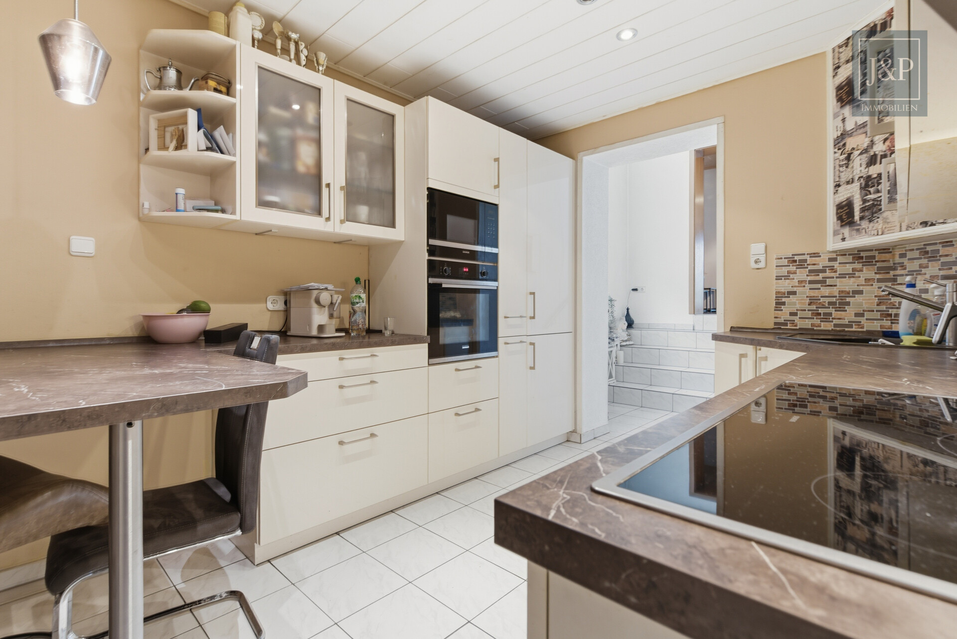 Großzügiges Wohnhaus mit vielseitigen Nutzungsmöglichkeiten & Anbau in zentraler Lage - Küche