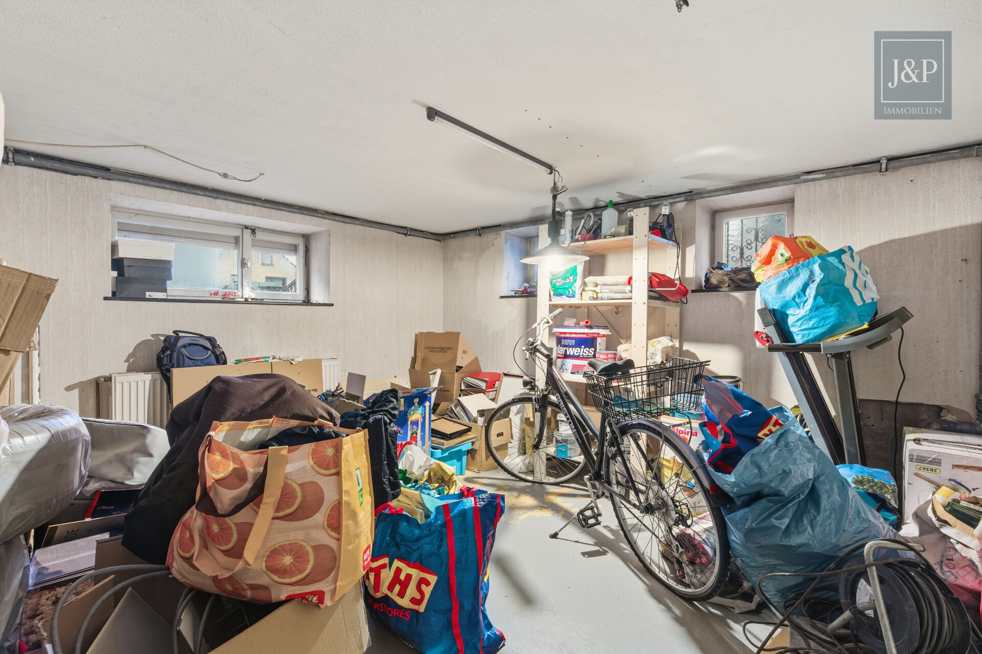 Großzügiges Wohnhaus mit vielseitigen Nutzungsmöglichkeiten & Anbau in zentraler Lage - Kellerraum