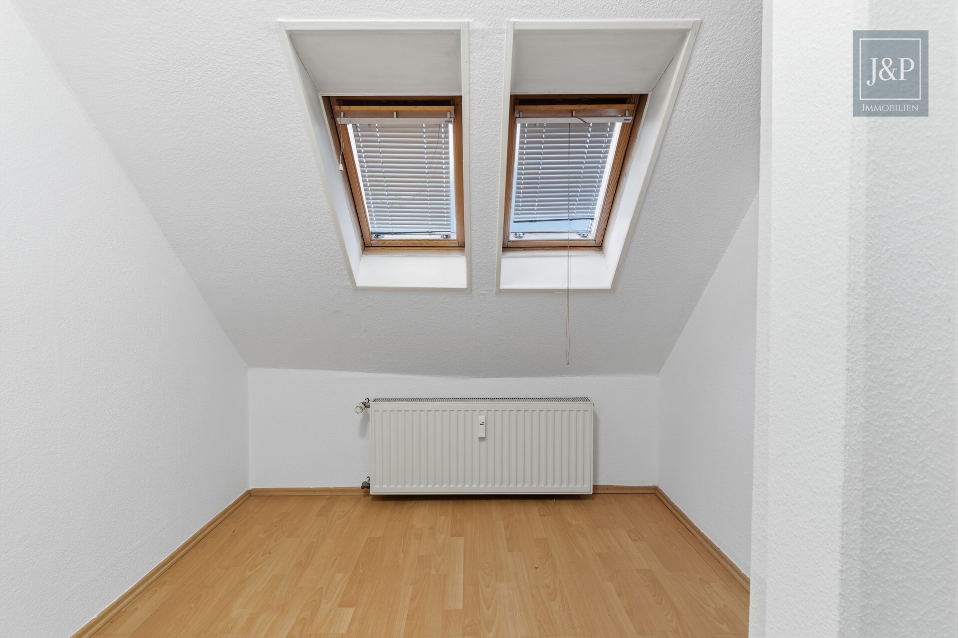 Großzügiges Wohnhaus mit vielseitigen Nutzungsmöglichkeiten & Anbau in zentraler Lage - Dachgeschoss