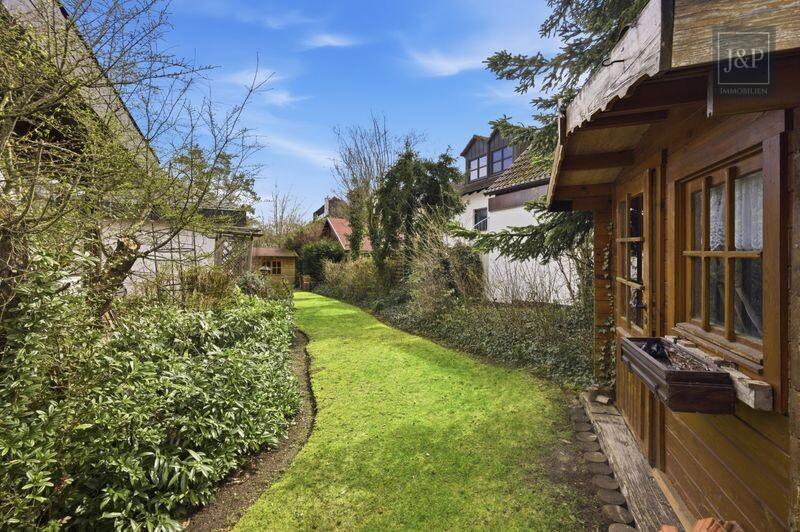 Seltene Gelegenheit: Zeitloser 70er-Jahre-Bungalow mit Wintergarten & offenem Kamin - Garten Südseite