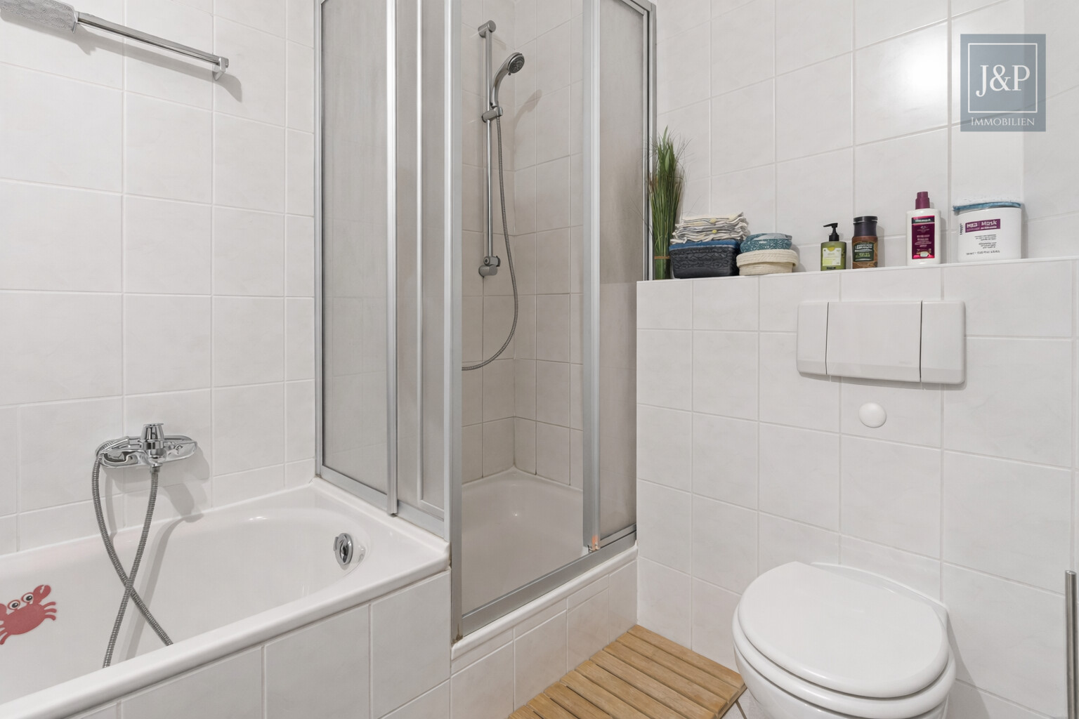 Moderne Wohnung in Waldrandlage mit Kamin - Gut geschnittene Wohnung inkl. TG-Platz in Neuenhain - Bad