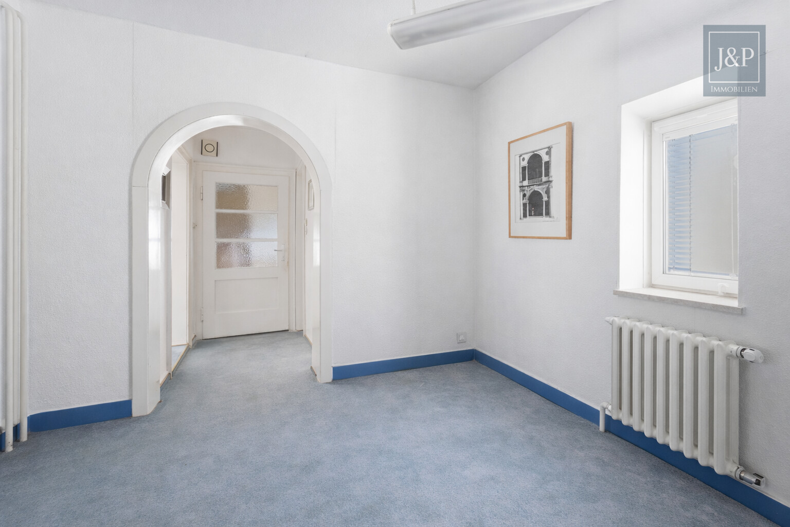 Altbau in Toplage Bergen-Enkheim | Weitblick | Naturschutzgebiet | Sanierungsobjekt - Flur OG