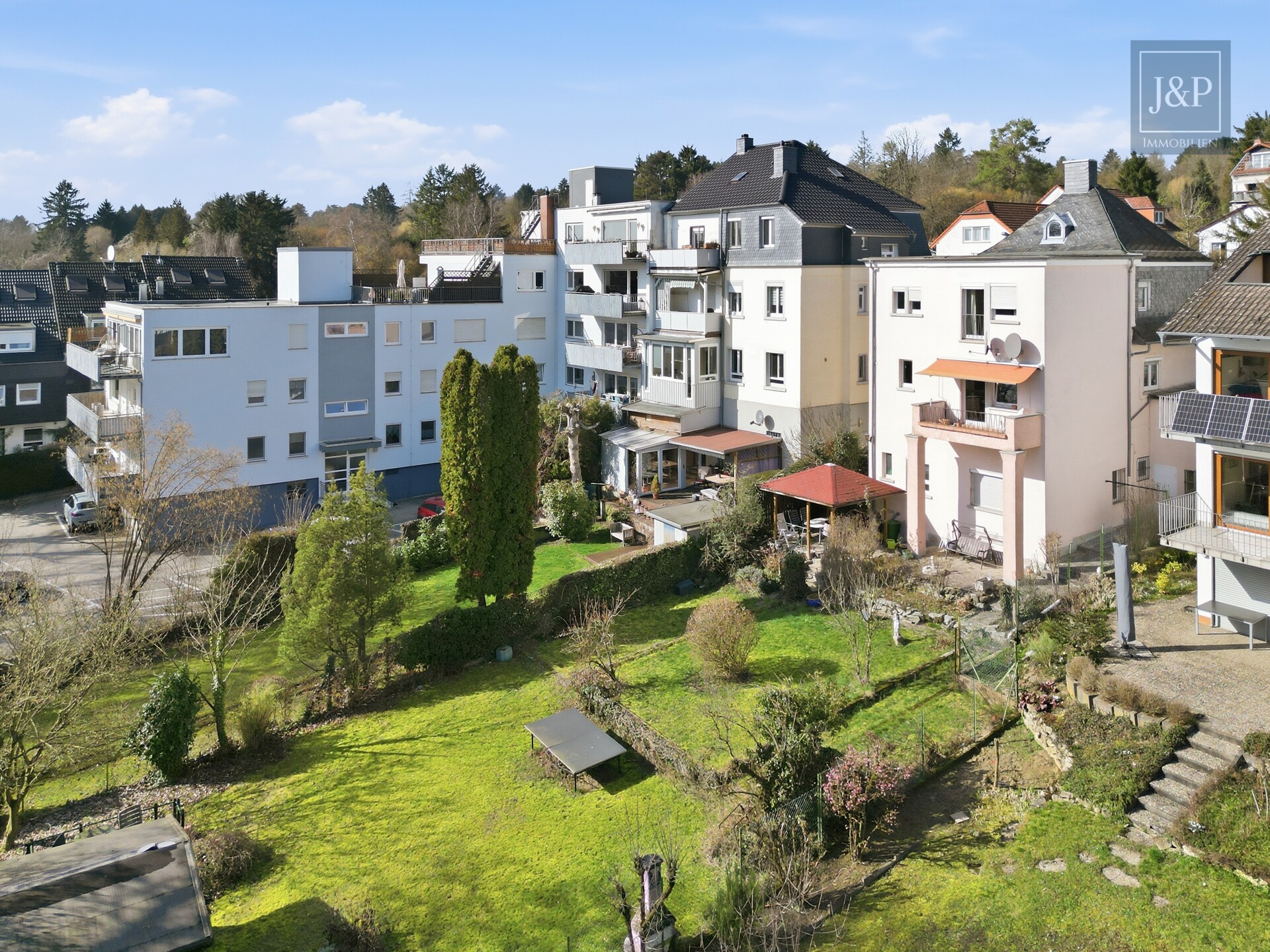 Altbau in Toplage Bergen-Enkheim | Weitblick | Naturschutzgebiet | Sanierungsobjekt - Aussenansicht