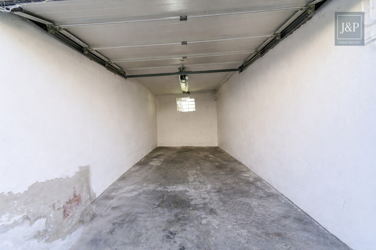 Altbau in Toplage Bergen-Enkheim | Weitblick | Naturschutzgebiet | Sanierungsobjekt - Garage