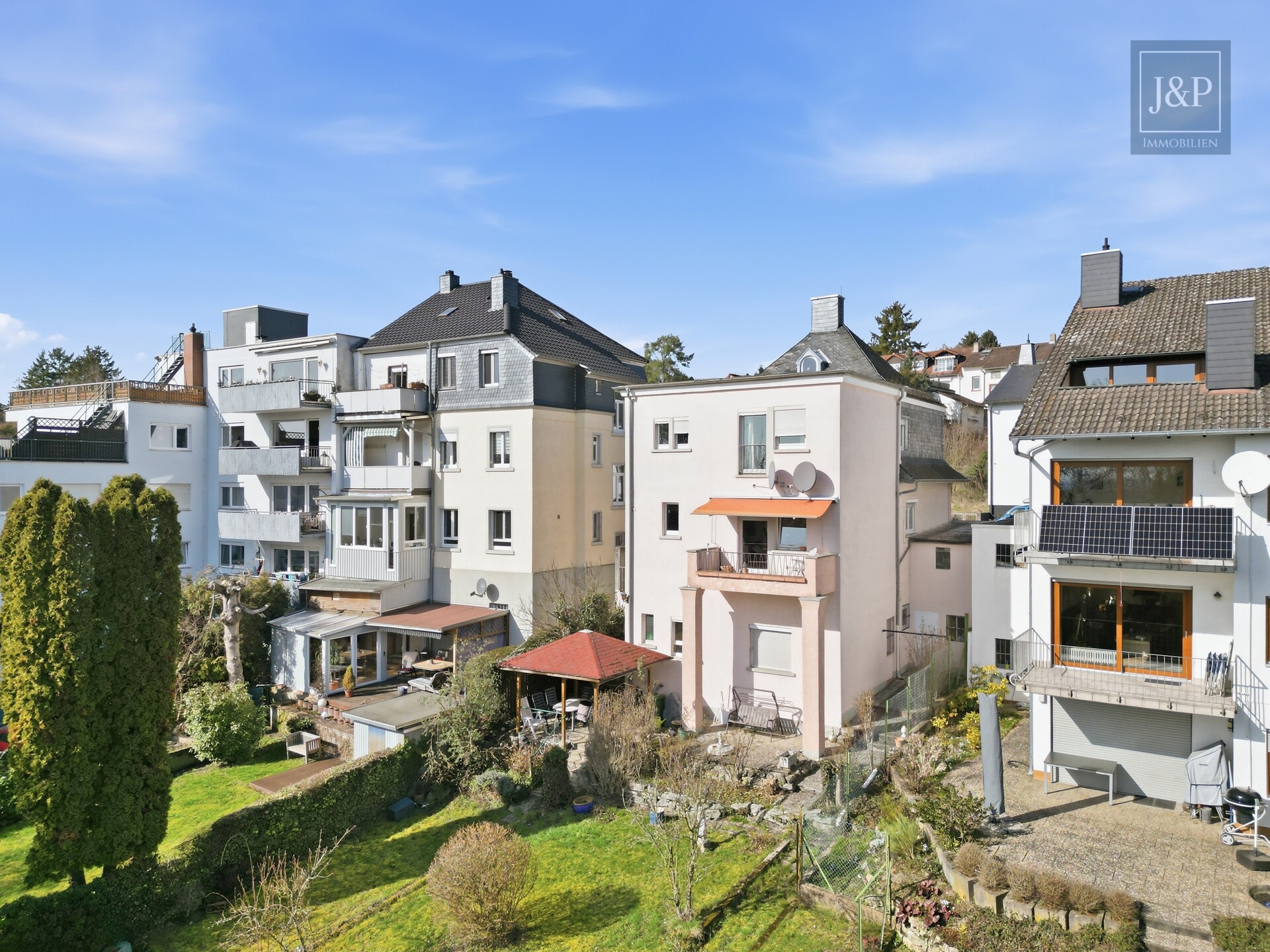 Altbau in Toplage Bergen-Enkheim | Weitblick | Naturschutzgebiet | Sanierungsobjekt - Aussenansicht