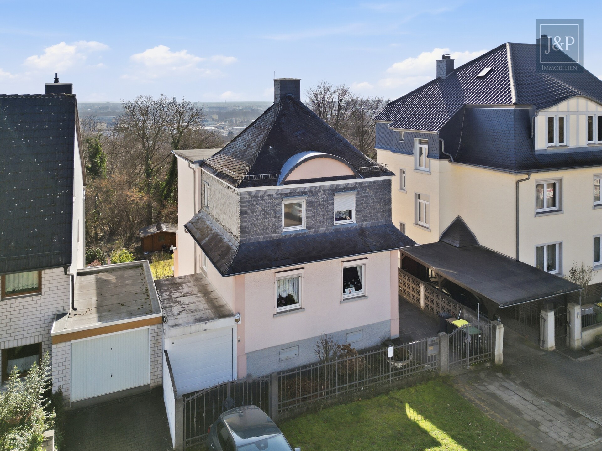 Altbau in Toplage Bergen-Enkheim | Weitblick | Naturschutzgebiet | Sanierungsobjekt - Aussenansicht