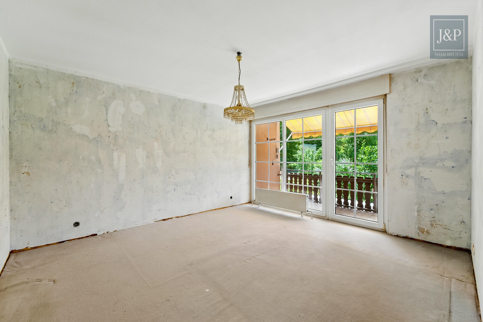 Renovierungsbedürftiges Reihenmittelhaus in ruhiger Lage mit großem Garten - OG Schlafzimmer 1