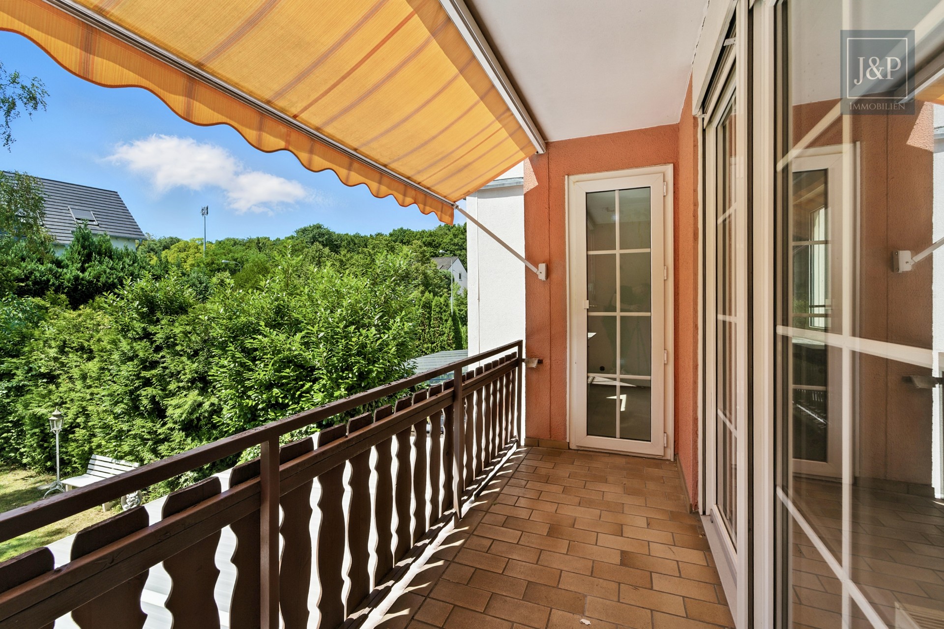 Renovierungsbedürftiges Reihenmittelhaus in ruhiger Lage mit großem Garten - OG Balkon