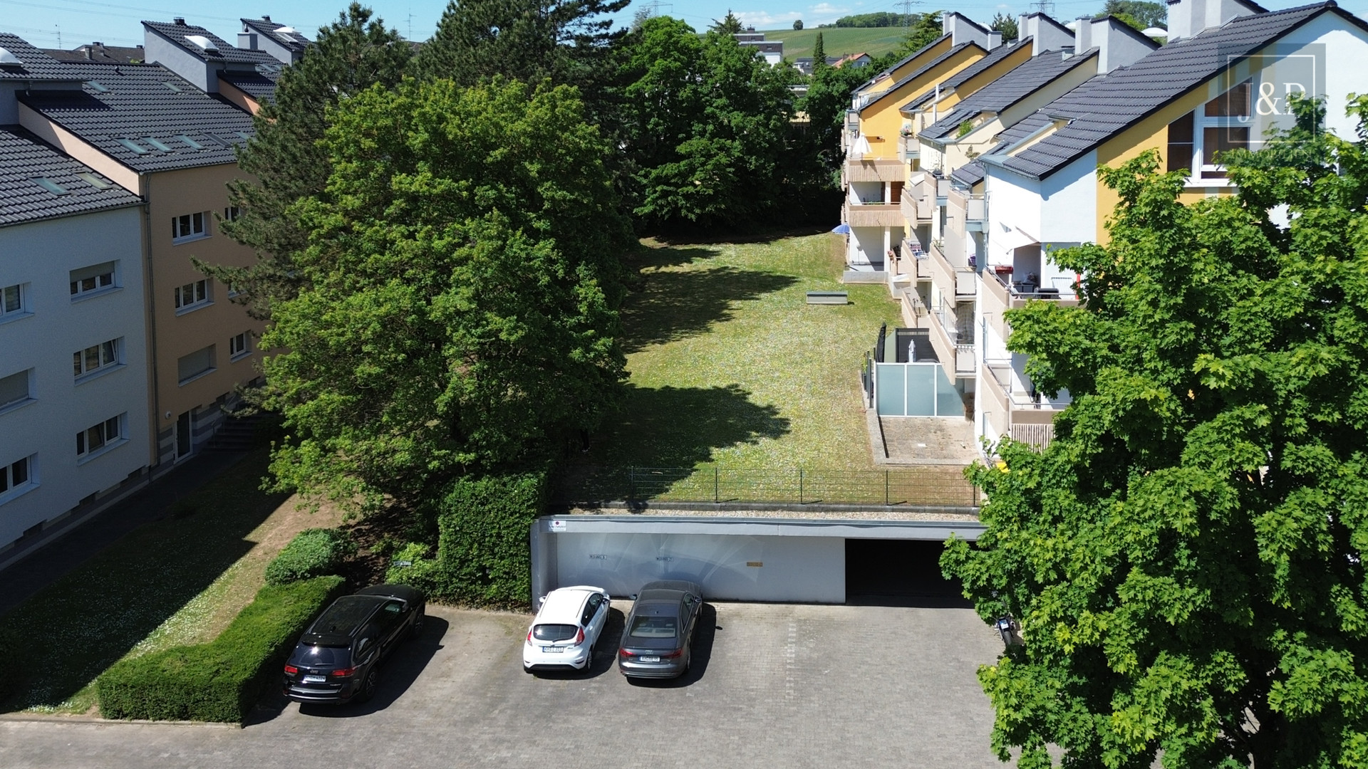 Modernisierte und naturnahe 2-Zimmer-Wohnung mit großzügiger Terrasse! - Grundstück