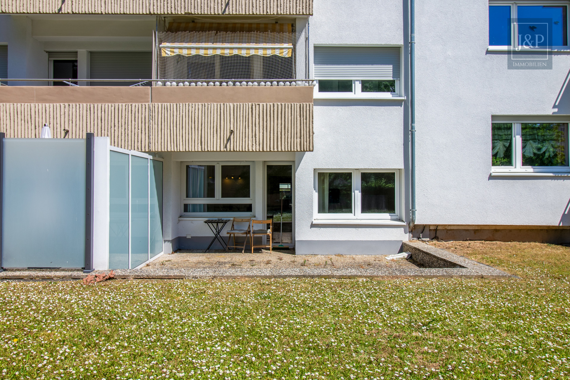 Modernisierte und naturnahe 2-Zimmer-Wohnung mit großzügiger Terrasse! - Terrasse