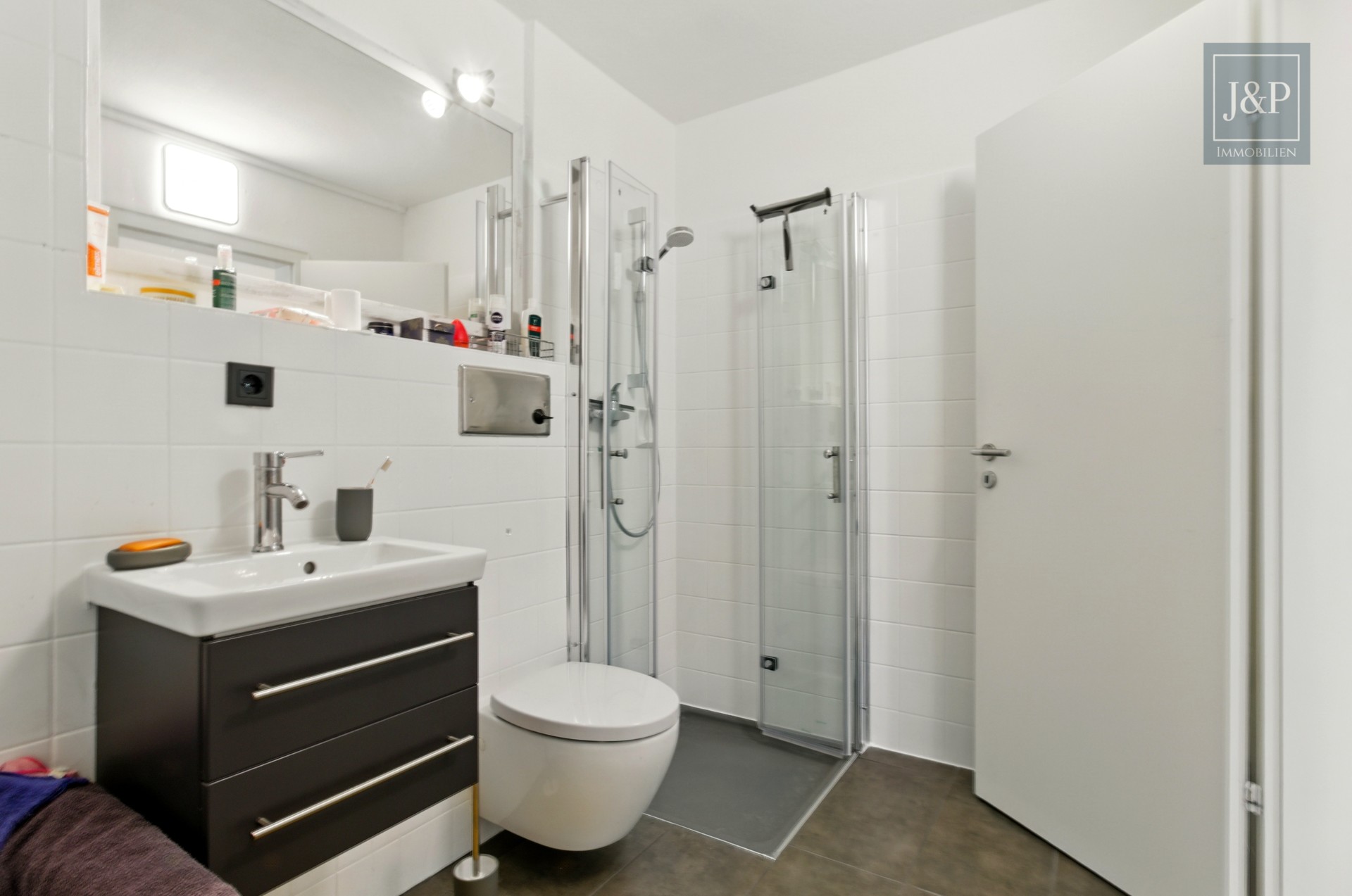Modernisierte und naturnahe 2-Zimmer-Wohnung mit großzügiger Terrasse! - Badezimmer