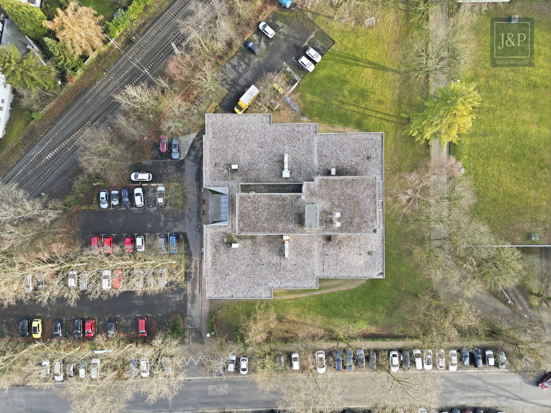 Lichtdurchflutete 4-Zimmer-Wohnung mit Balkon & Stellplatz in zentraler Lage von Eschborn - Vogelperspektive