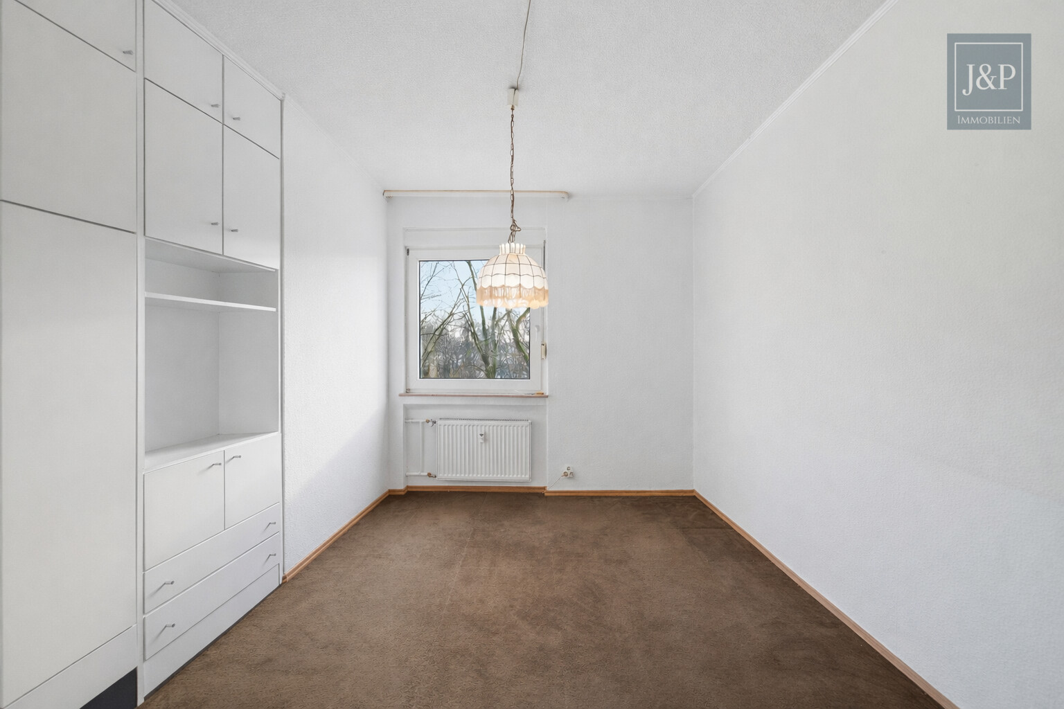 Lichtdurchflutete 4-Zimmer-Wohnung mit Balkon & Stellplatz in zentraler Lage von Eschborn - Zimmer