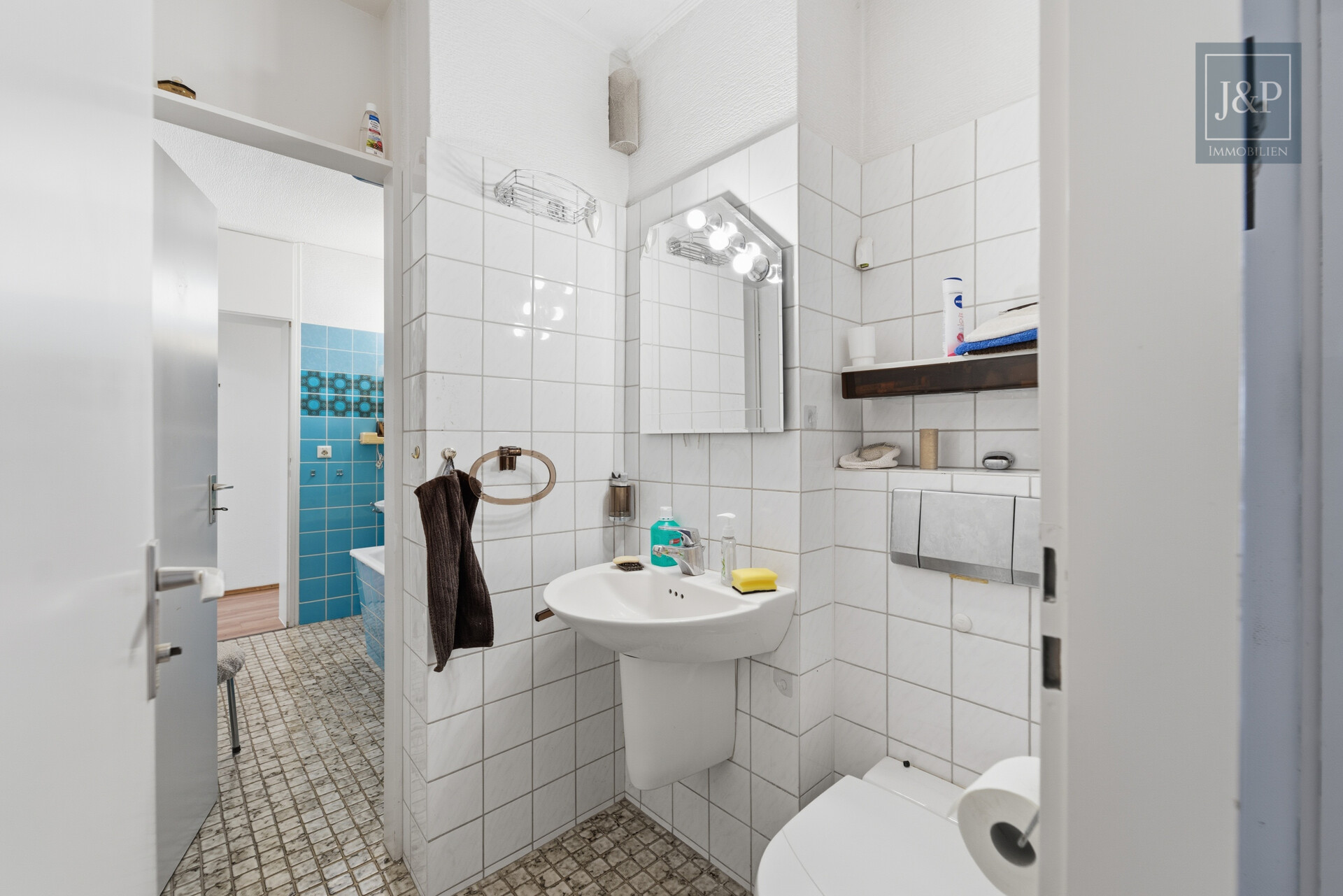 Lichtdurchflutete 4-Zimmer-Wohnung mit Balkon & Stellplatz in zentraler Lage von Eschborn - Toilette