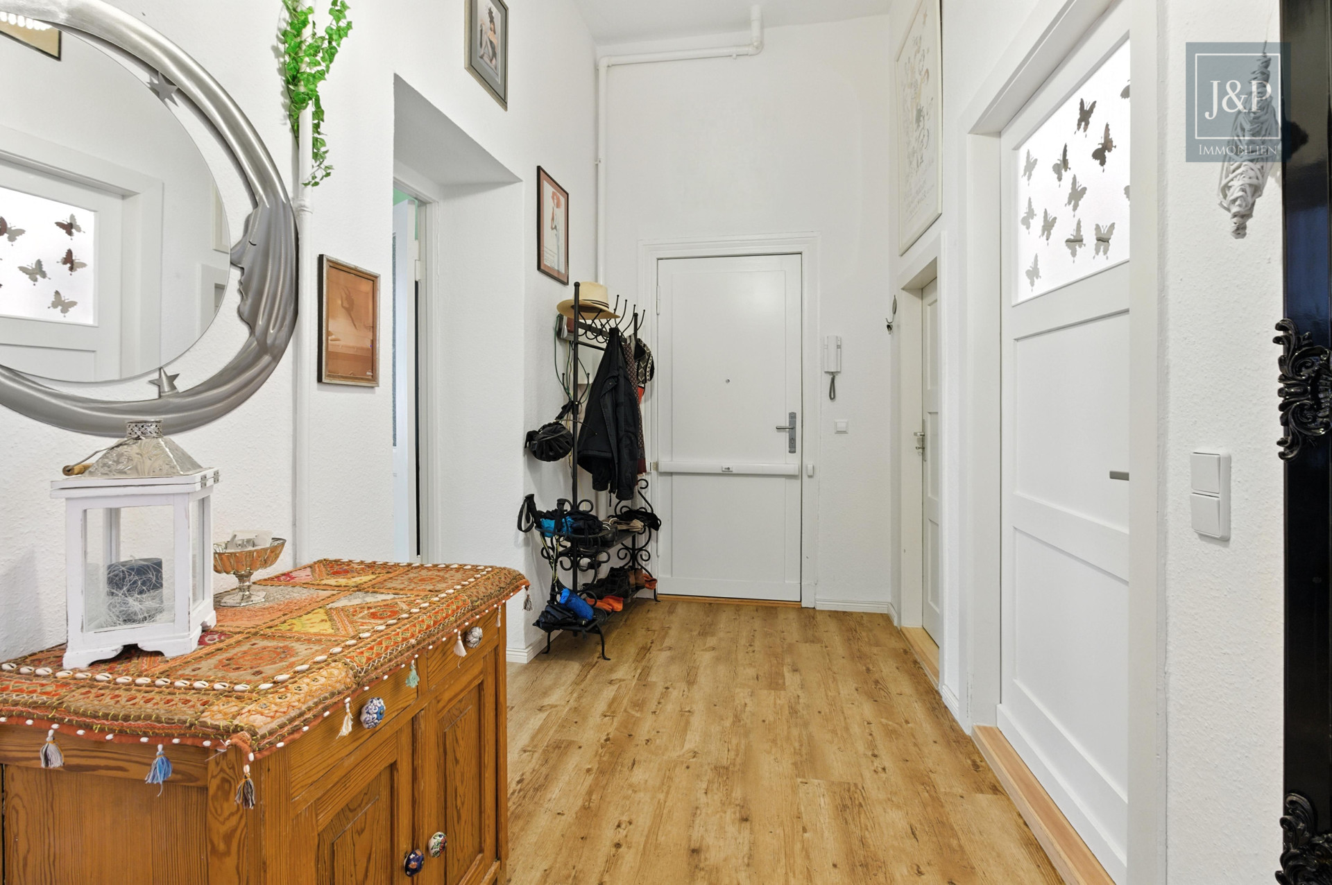 Bezugsfreie 2-Zi-EG-Wohnung mit Terrasse – Toplage nahe Helmholtzkiez - Flur