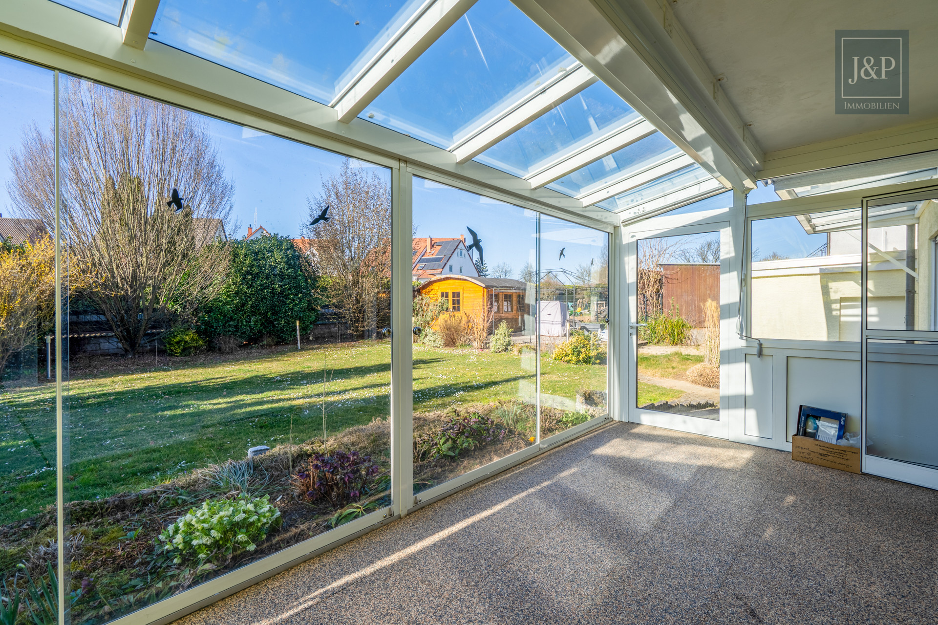 Ein Zuhause für Generationen – modernisiertes Mehrfamilienhaus in zentraler Lage von Bruchköbel! - Wintergarten