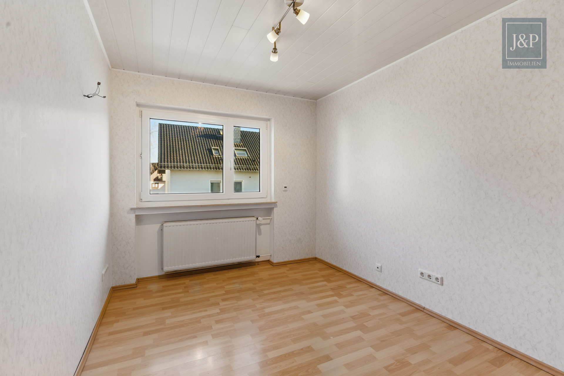 Ein Zuhause für Generationen – modernisiertes Mehrfamilienhaus in zentraler Lage von Bruchköbel! - Schlafzimmer 1.OG