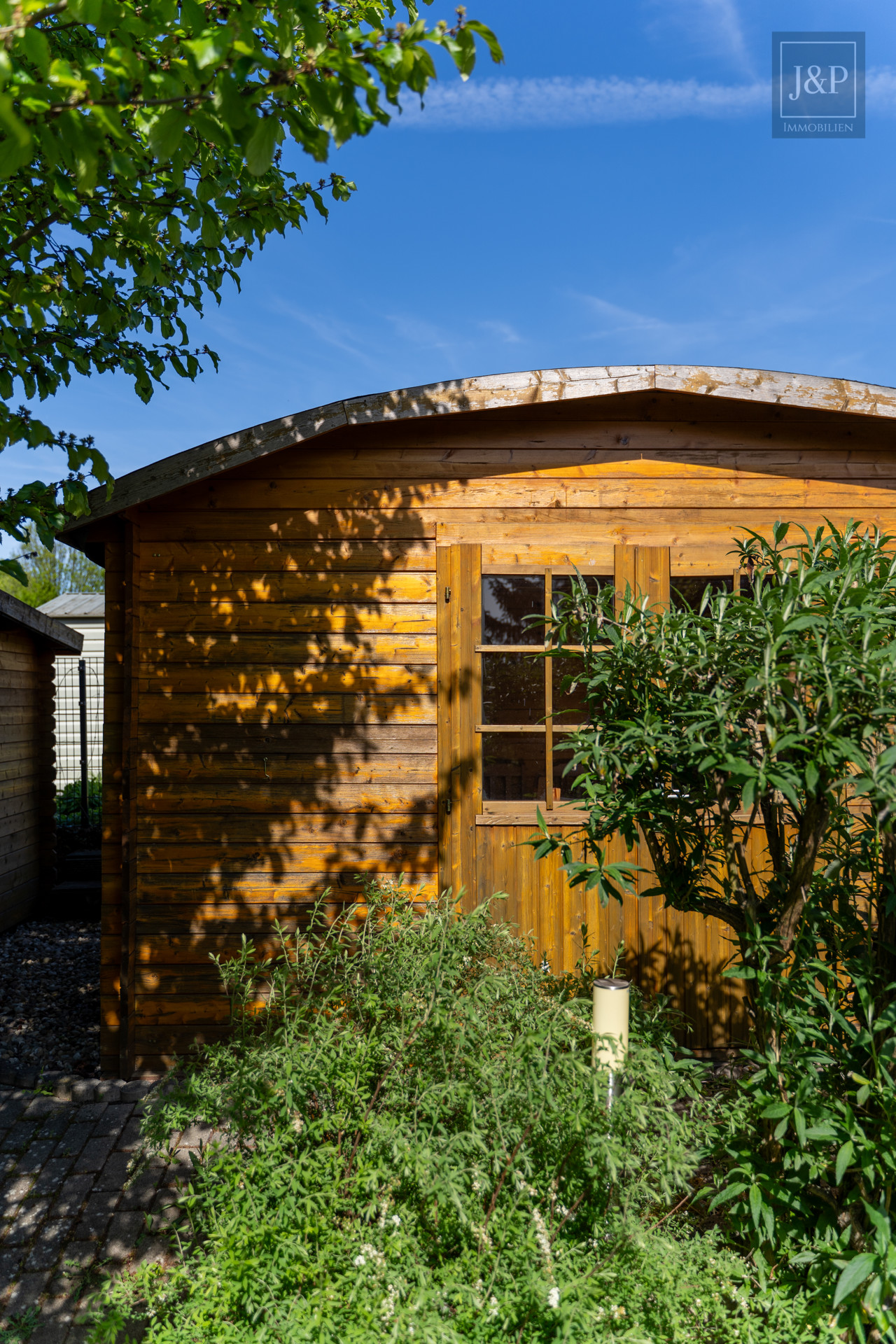 Ein Zuhause für Generationen – modernisiertes Mehrfamilienhaus in zentraler Lage von Bruchköbel! - Gartenhütte