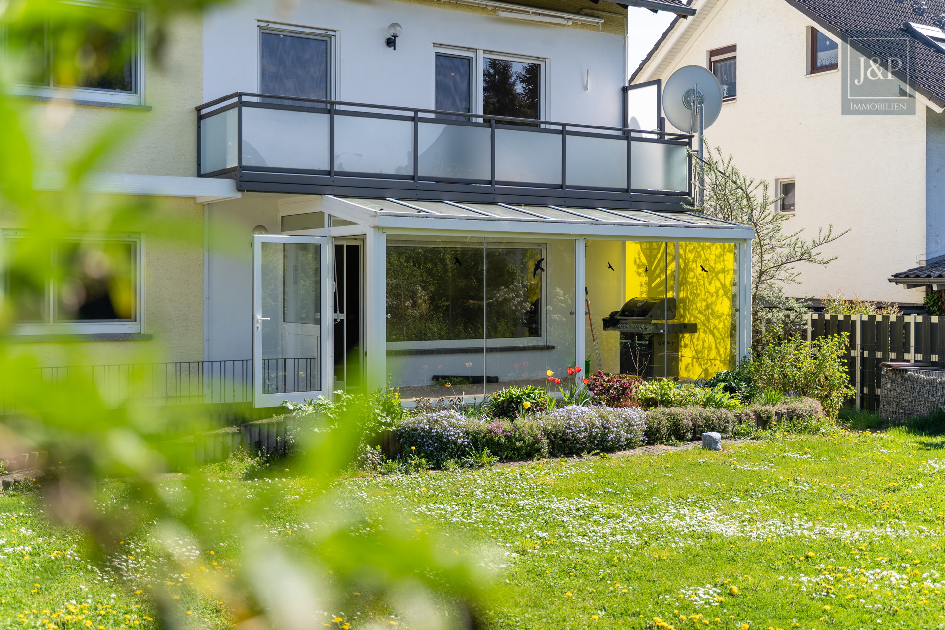 Ein Zuhause für Generationen – modernisiertes Mehrfamilienhaus in zentraler Lage von Bruchköbel! - Wintergarten