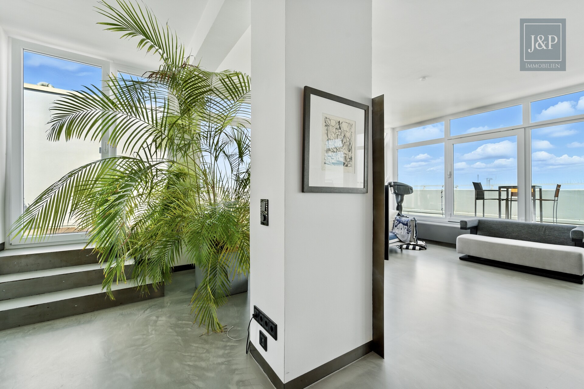 Luxus über den Dächern Eschborns - exklusives Architekten-Penthouse mit spektakulärem Ausblick - Ausgang Dachterrasse