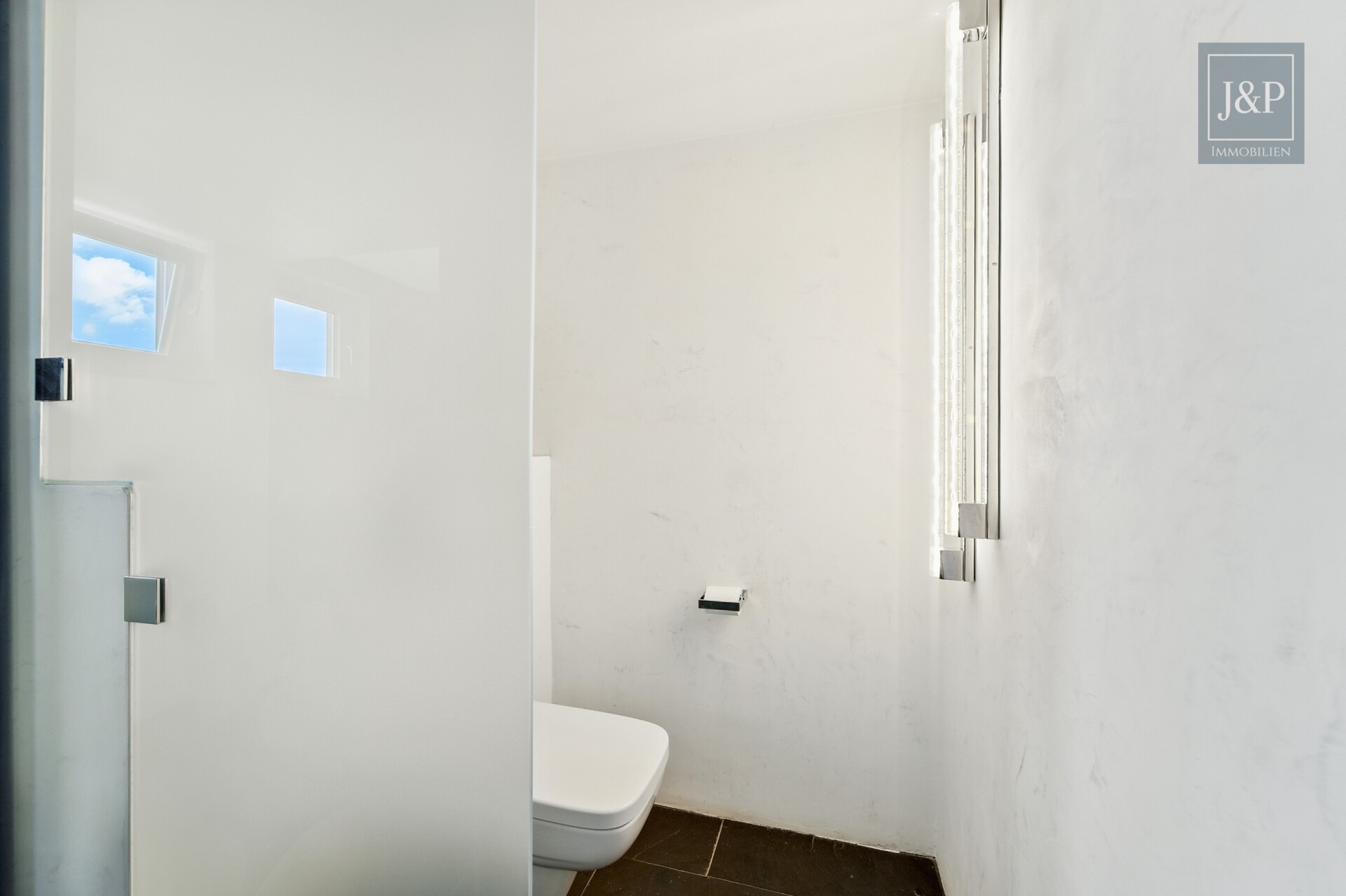 Luxus über den Dächern Eschborns - exklusives Architekten-Penthouse mit spektakulärem Ausblick - Badezimmer (WC)