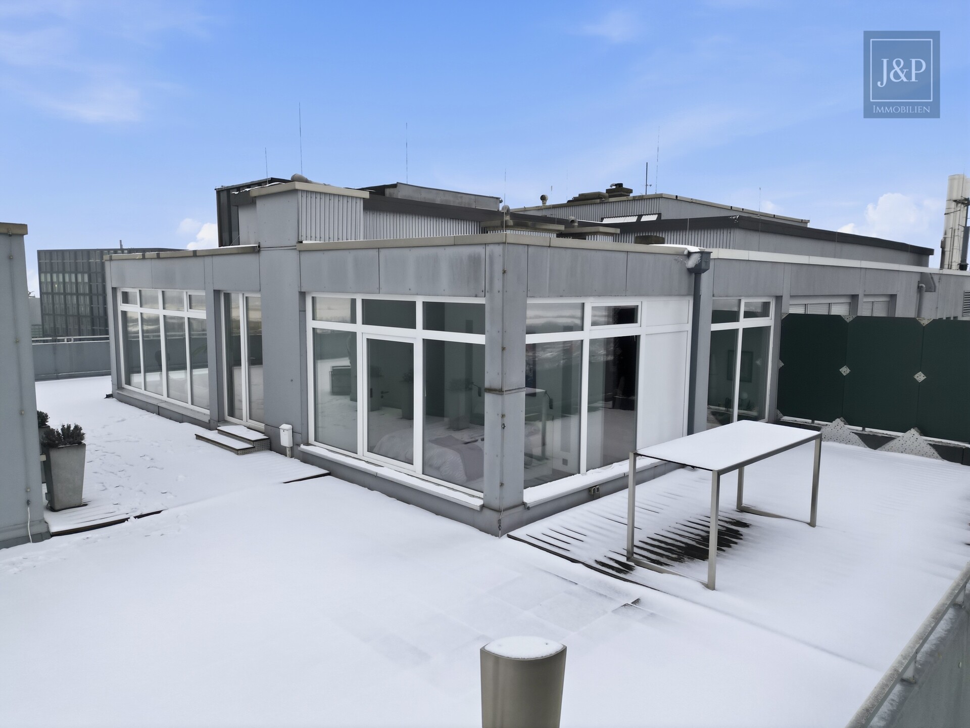 Luxus über den Dächern Eschborns - exklusives Architekten-Penthouse mit spektakulärem Ausblick - DJI_0406