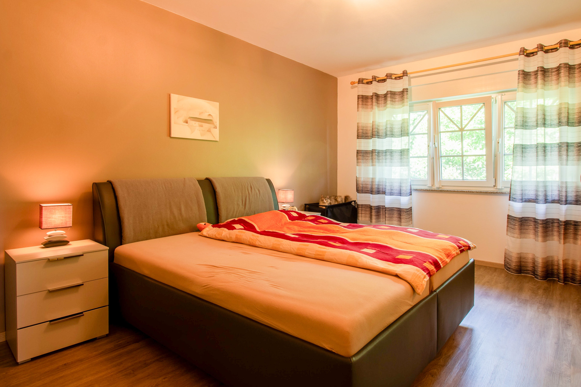 Modernes und energieeffizientes Bungalow mit Wärmpepumpe, Fußbodenheizung, Kamin und Doppelcarport - Schlafzimmer 2