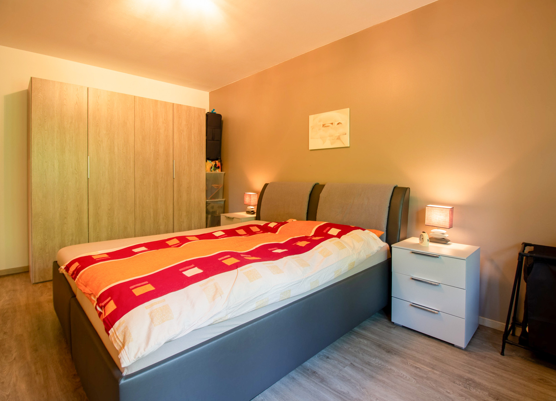 Modernes und energieeffizientes Bungalow mit Wärmpepumpe, Fußbodenheizung, Kamin und Doppelcarport - Schlafzimmer 2