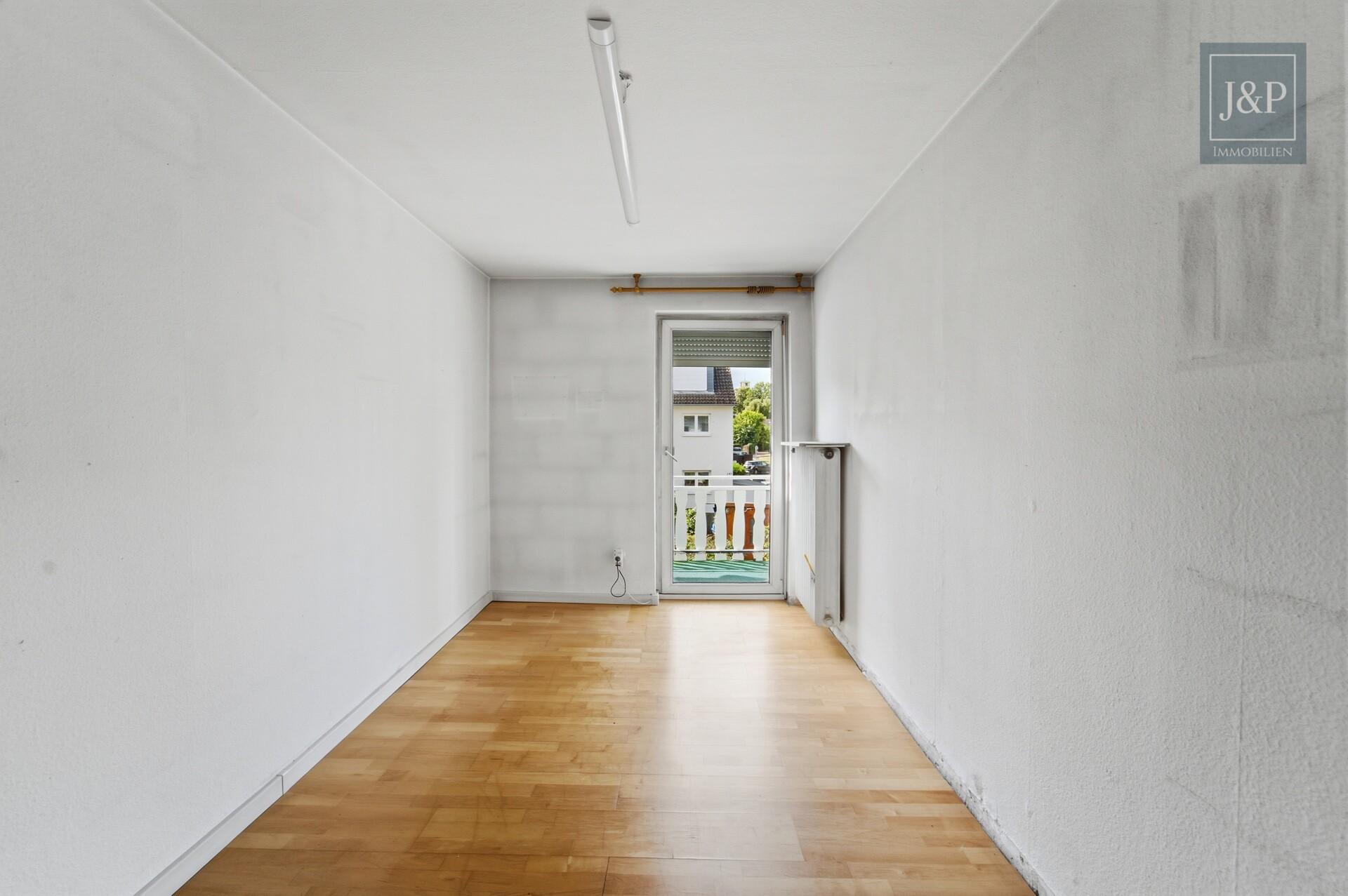 Familienglück mit Garten – Reihenendhaus mit Balkon, Terrasse & viel Potenzial in Frankfurt - Zimmer 1 OG