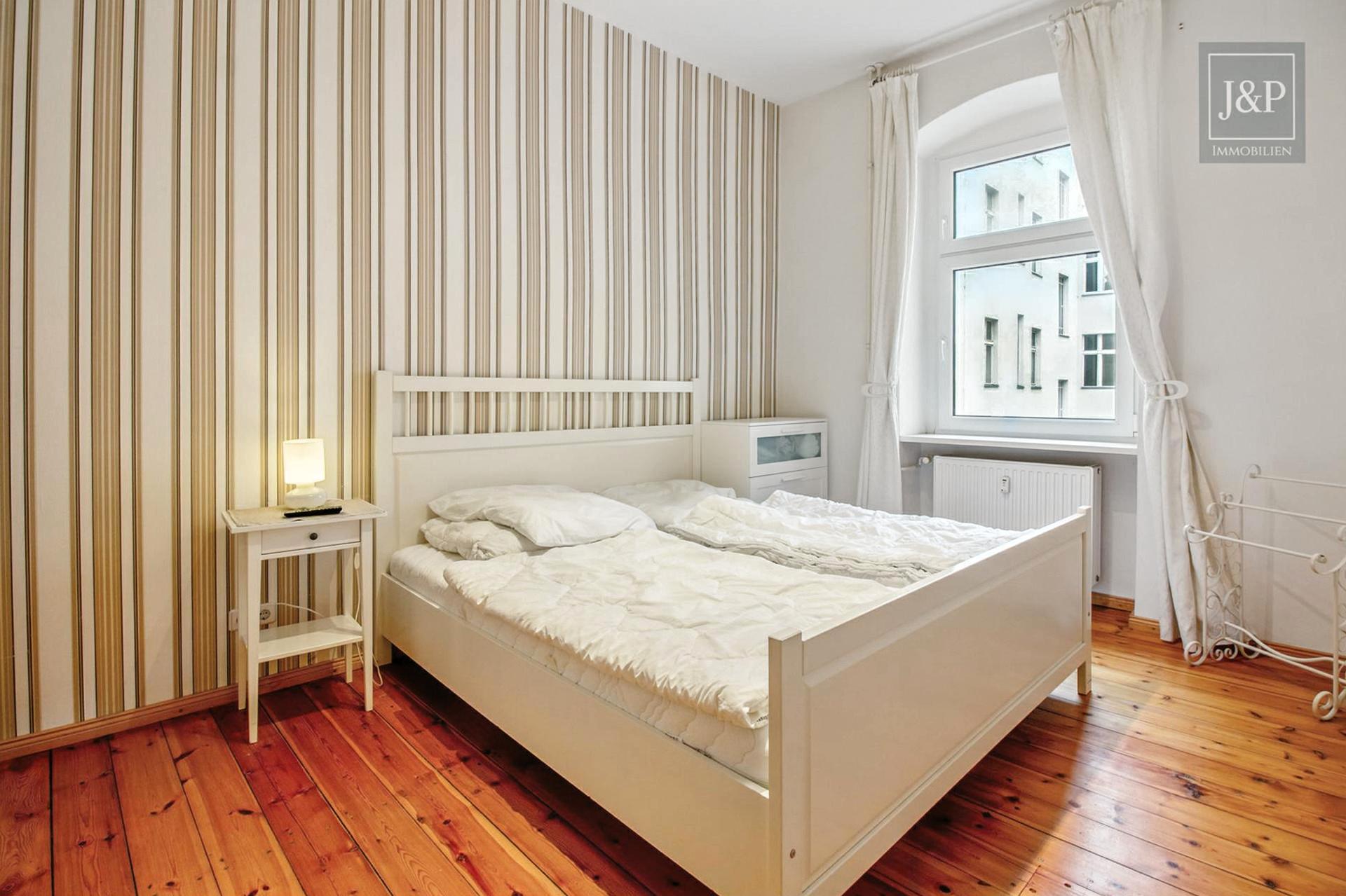 Jetzt kaufen, sofort einziehen – 2-Zimmer-Stadtwohnung in Mitte - Schlafzimmer
