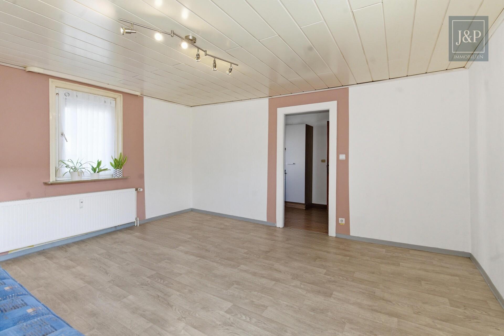 Zentral & ruhig: Gepflegtes Wohn- und Geschäftshaus mit vielfältigen Nutzungsmöglichkeiten - 1,5 Zimmer-Wohnung
