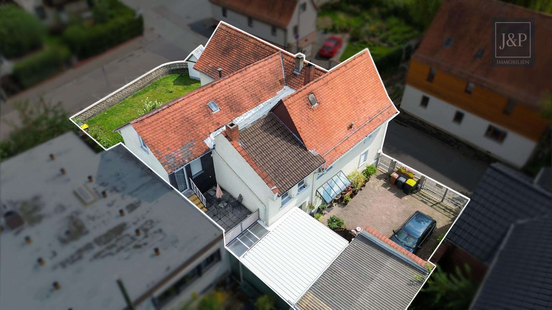 Zentral & ruhig: Gepflegtes Wohn- und Geschäftshaus mit vielfältigen Nutzungsmöglichkeiten - Luftaufnahme