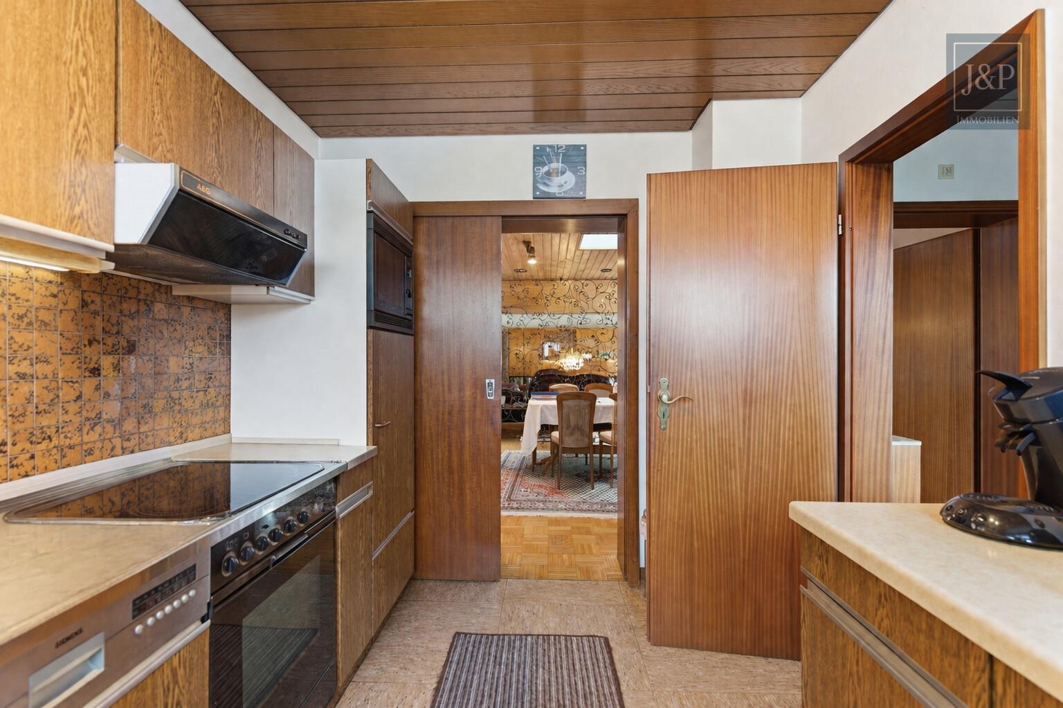 Familien-Bungalow in ruhiger Lage – Garage, Sauna & schöner Garten! - Küche