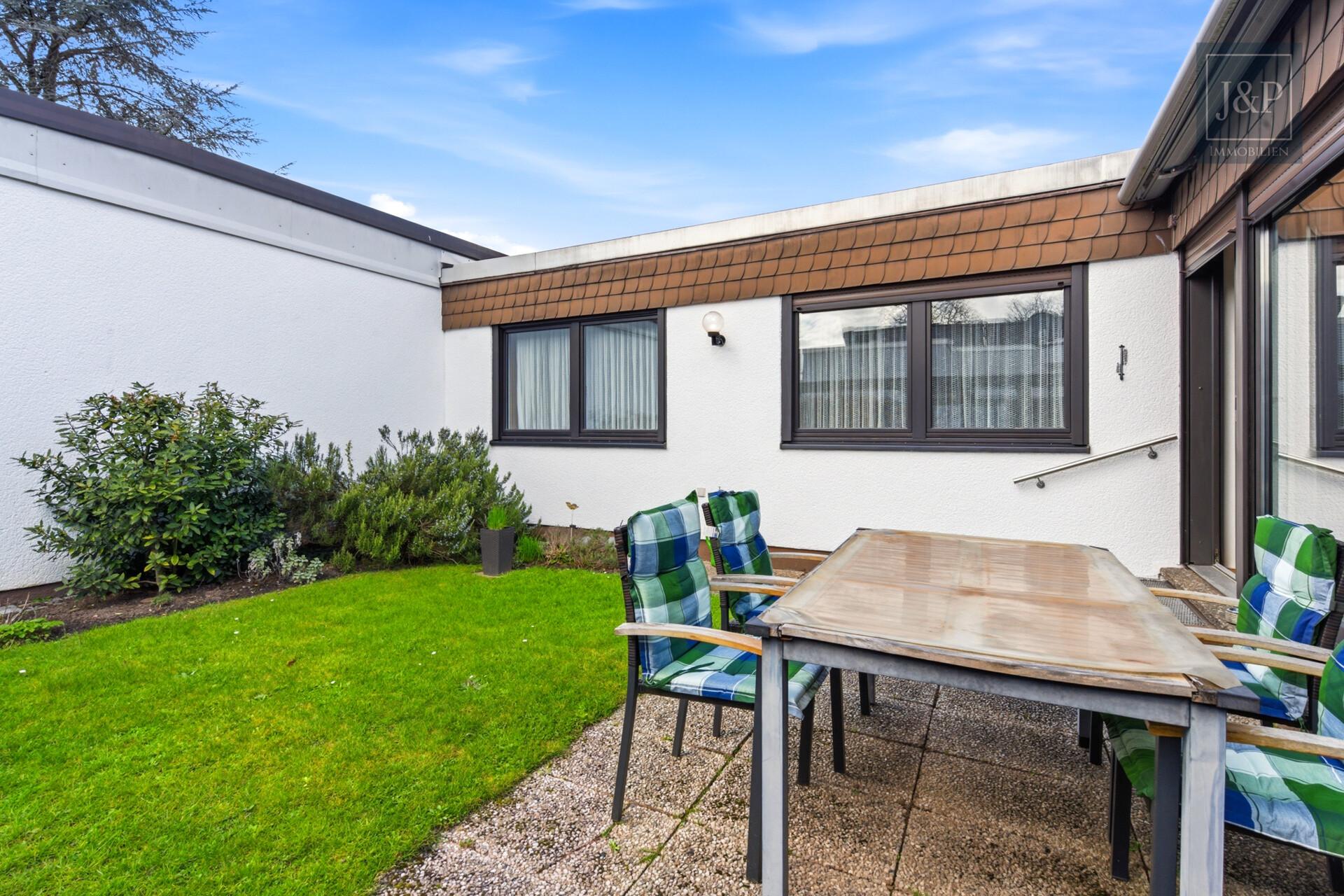 Familien-Bungalow in ruhiger Lage – Garage, Sauna & schöner Garten! - Garten