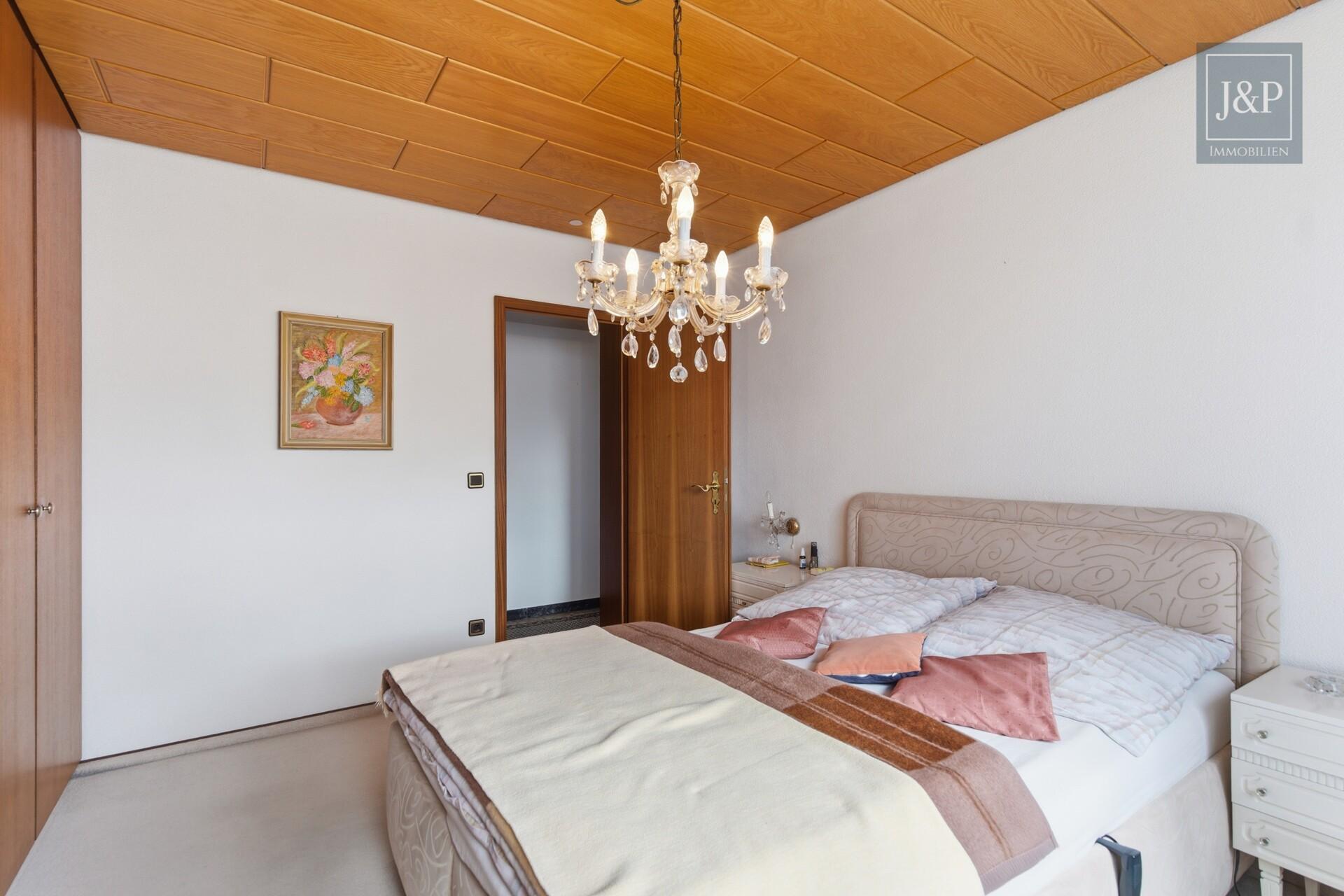 Familien-Bungalow in ruhiger Lage – Garage, Sauna & schöner Garten! - Schlafzimmer 2