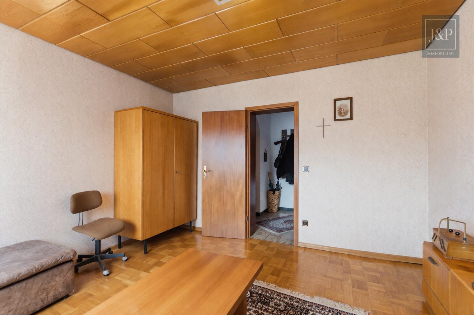 Familien-Bungalow in ruhiger Lage – Garage, Sauna & schöner Garten! - Schlafzimmer 1