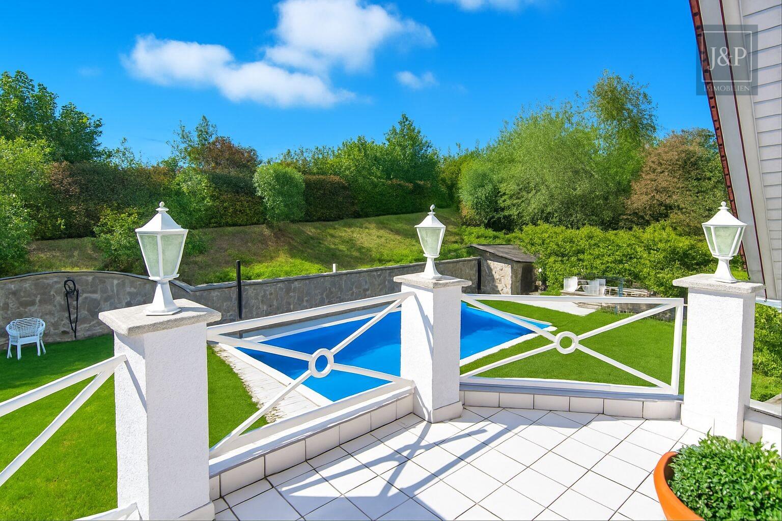 Einmalige Gelegenheit! Ihr Anwesen im Villenviertel von Glattbach. Einliegerwohnung & Waldnähe - Balkon Schlafen