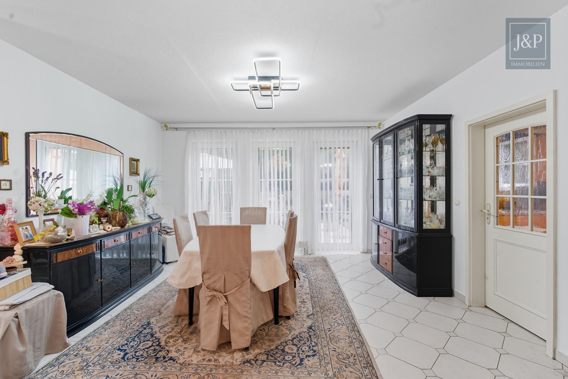 Einmalige Gelegenheit! Ihr Anwesen im Villenviertel von Glattbach. Einliegerwohnung & Waldnähe - EG Essbereich