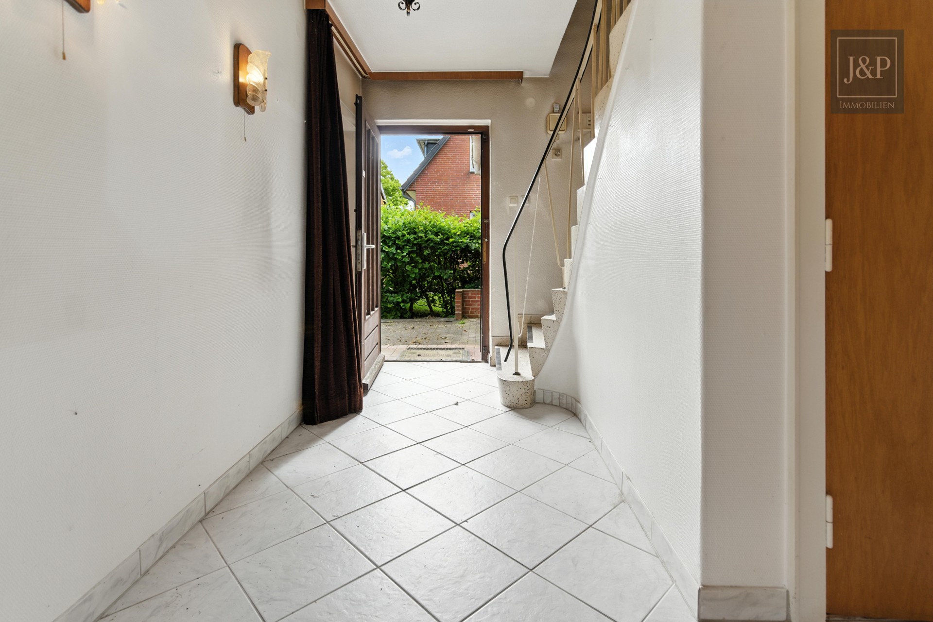 Sanierung oder Neubau? Genehmigung inkl. Ferienverm. erteilt! - Eingang