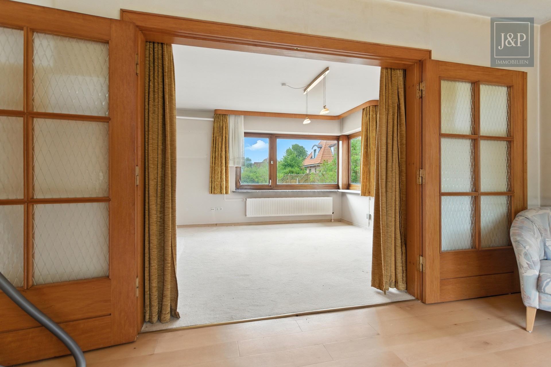 Sanierung oder Neubau? Genehmigung inkl. Ferienverm. erteilt! - Durchgang Wohn- und Esszimmer