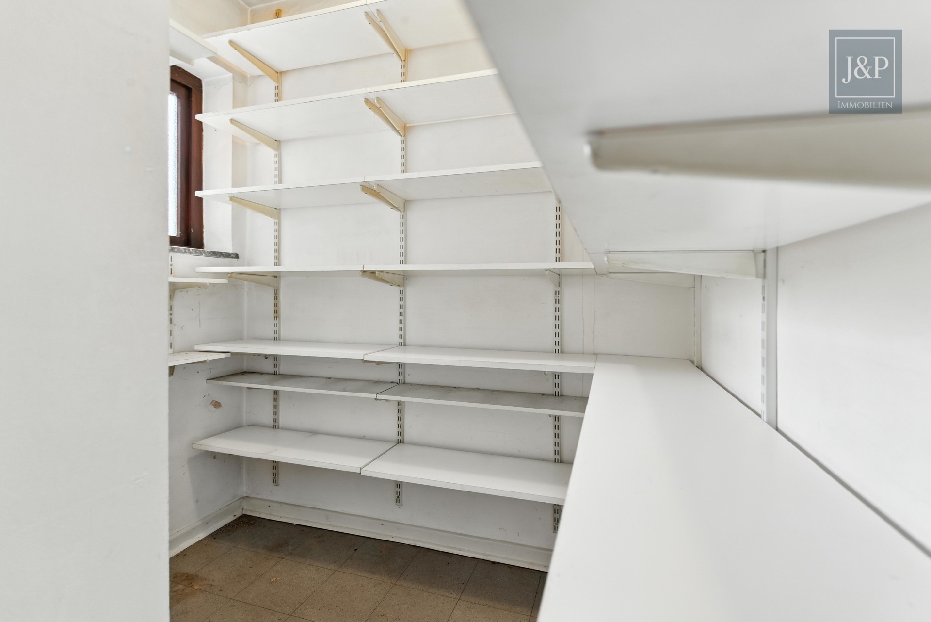 Sanierung oder Neubau? Genehmigung inkl. Ferienverm. erteilt! - Speisekammer