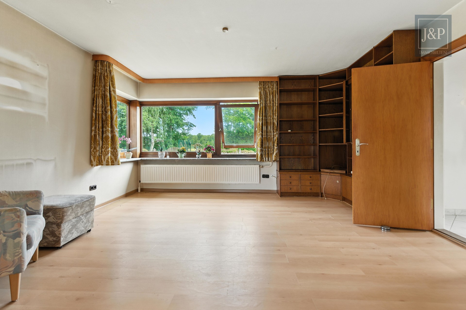 Sanierung oder Neubau? Genehmigung inkl. Ferienverm. erteilt! - Wohnzimmer