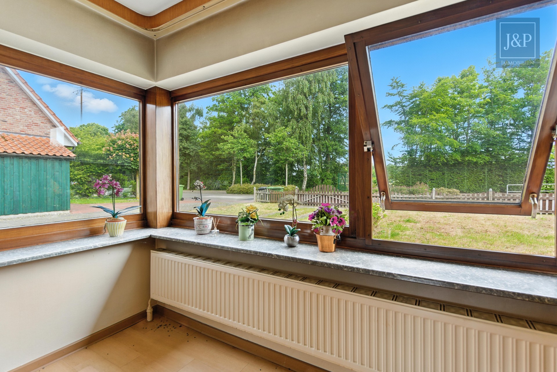 Sanierung oder Neubau? Genehmigung inkl. Ferienverm. erteilt! - Ausblick Wohnzimmer