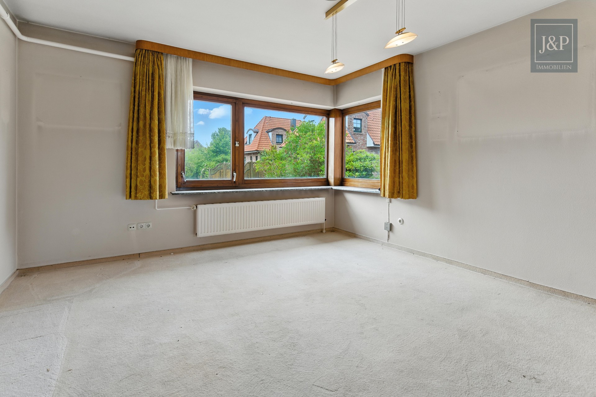 Sanierung oder Neubau? Genehmigung inkl. Ferienverm. erteilt! - Esszimmer