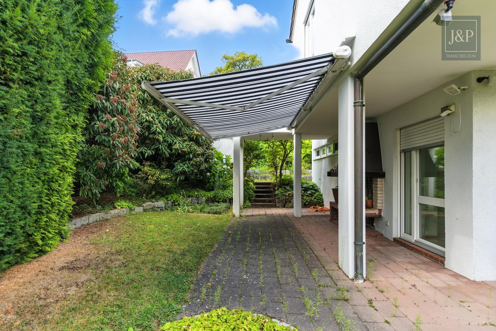 Wohnen in Top-Lage von Goldbach mit großem Grundstück! – Besonderes Wohnerlebnis im Architektenhaus - Garten Seite